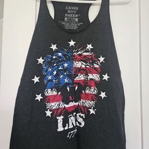 Lions Not Sheep Women's Charcoal American Flag Lion Tank Top - Small